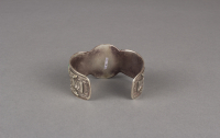 Navajo%20artist%2C%20%3Cb%3E%3Ci%3E%20Bracelet%3C%2Fi%3E%3C%2Fb%3E%2C%20ca.%201930%2C%20turquoise%20and%20silver%2C%20The%20Elizabeth%20Cole%20Butler%20Collection%2C%20no%20known%20copyright%20restrictions%2C%202013.38.12